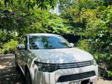 Mitsubishi Outlander PHEV 2014 SUV