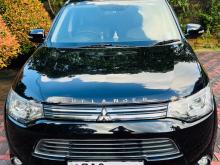 Mitsubishi Outlander PHEV G-Navi 2014 SUV