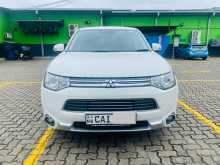 Mitsubishi Outlander PHEV G Navi 2015 SUV