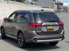 https://riyasewana.com/uploads/mitsubishi-outlander-phev-41108106693.jpg