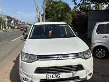 Mitsubishi Outlander PHEV 2014 SUV