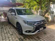 Mitsubishi OUTLANDER PHEV 2015 SUV