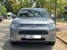 Mitsubishi Outlander PHEV 2013 SUV