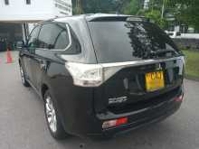 https://riyasewana.com/uploads/mitsubishi-outlander-phev-8123518242.jpg