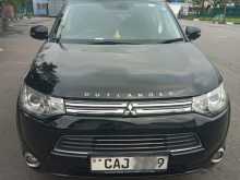 Mitsubishi OUTLANDER PHEV 2014 SUV