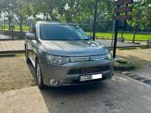 Mitsubishi Outlander PHEV 2013 SUV