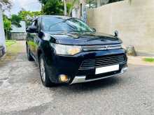 Mitsubishi Outlander PHEV 2014 SUV