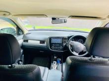 https://riyasewana.com/uploads/mitsubishi-outlander-phev-91226526754.jpg