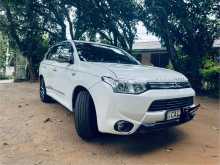 Mitsubishi Outlander PHV 2014 SUV