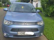Mitsubishi Outlander PHV 2013 SUV