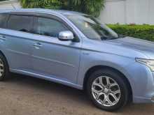 https://riyasewana.com/uploads/mitsubishi-outlander-phv-2013-269192912932.jpg