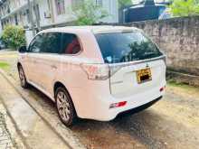 https://riyasewana.com/uploads/mitsubishi-outlander-plugin-2013-1812004312232.jpg