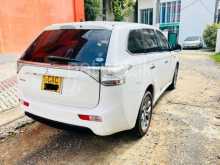 https://riyasewana.com/uploads/mitsubishi-outlander-plugin-2013-1812004312764.jpg