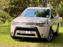 Mitsubishi Outlander Premier Navi 2013 SUV