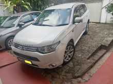 Mitsubishi OutlanderPHEV 2014 SUV