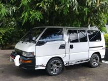 Mitsubishi PO5 1990 Van