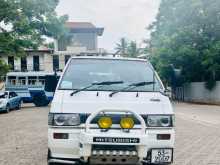 Mitsubishi P25 1988 Van