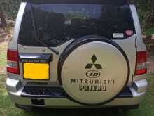 https://riyasewana.com/uploads/mitsubishi-pagero-io-2000-1011044612332.jpg