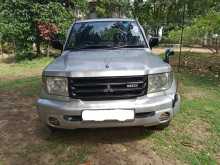 Mitsubishi Pagero IO 2000 SUV