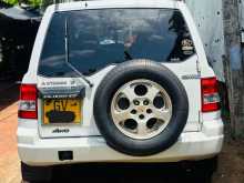https://riyasewana.com/uploads/mitsubishi-pajero-12030464403.jpg