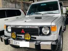 https://riyasewana.com/uploads/mitsubishi-pajero-19105635213.jpg