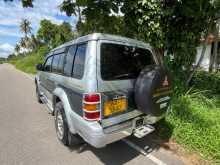 https://riyasewana.com/uploads/mitsubishi-pajero-1993-109052212422.jpg