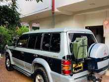 https://riyasewana.com/uploads/mitsubishi-pajero-1994-107485412483.jpg