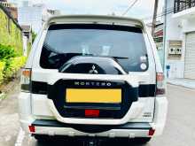 https://riyasewana.com/uploads/mitsubishi-pajero-2015-3117273912304.jpg