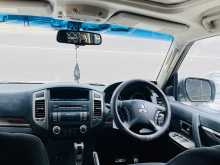 https://riyasewana.com/uploads/mitsubishi-pajero-2015-314182512262.jpg