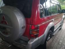 https://riyasewana.com/uploads/mitsubishi-pajero-231354376074.jpg