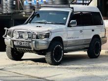 https://riyasewana.com/uploads/mitsubishi-pajero-2520294224491.jpg