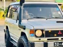 Mitsubishi Pajero 1987 SUV