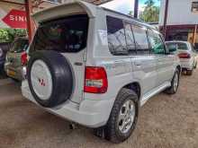 https://riyasewana.com/uploads/mitsubishi-pajero-30111453764.jpg