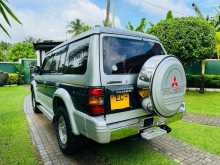 https://riyasewana.com/uploads/mitsubishi-pajero-3014155822372.jpg