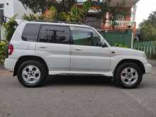 Mitsubishi Pajero Io 2000 SUV
