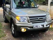 Mitsubishi Pajero IO 2000 SUV