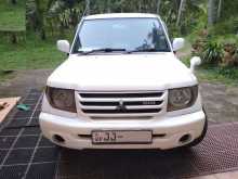 Mitsubishi Pajero Io 2000 SUV