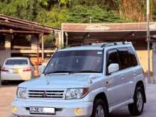 Mitsubishi Pajero Io Jeep 2004 SUV