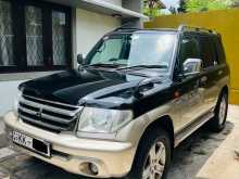 Mitsubishi Pajero IO 2000 SUV