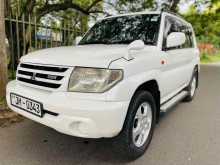 Mitsubishi Pajero Io 2002 SUV