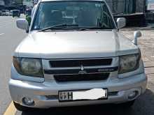 Mitsubishi Pajero Io 2000 SUV