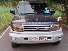 Mitsubishi Pajero IO 2000 SUV