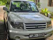 Mitsubishi Pajero Io 2000 SUV
