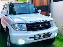 Mitsubishi Pajero Io Jeep 2001 SUV