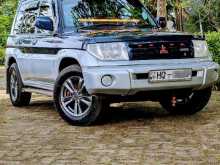 Mitsubishi Pajero IO 2000 SUV