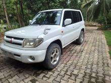 Mitsubishi Pajero Io 2000 SUV
