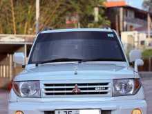 Mitsubishi Pajero Io 2001 SUV
