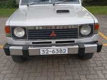 Mitsubishi Pajero MK01 1989 SUV