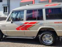 Mitsubishi PAJERO MK1 1990 SUV