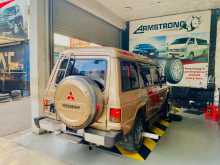 https://riyasewana.com/uploads/mitsubishi-pajero-palathsaba-1988-1318043312923.jpg